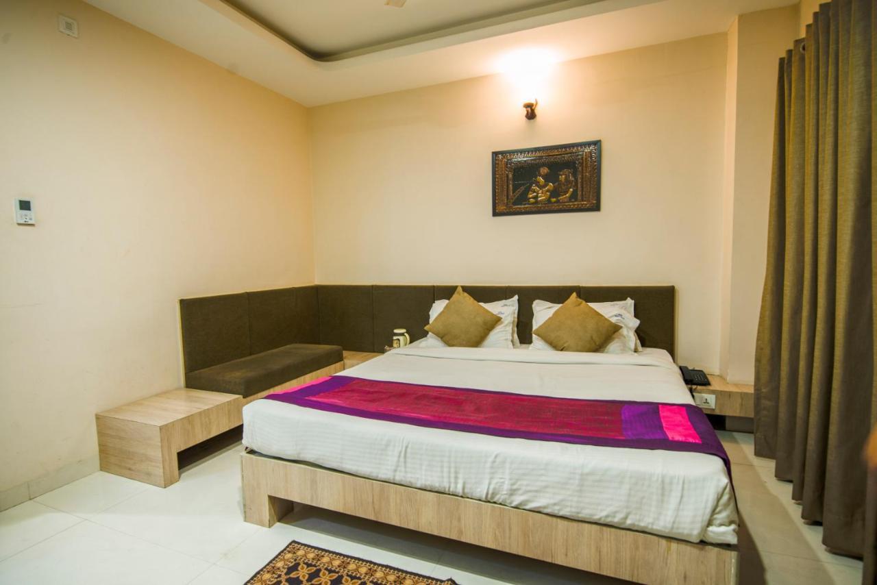 Hotel Signetic Blue Bhopal Exterior foto