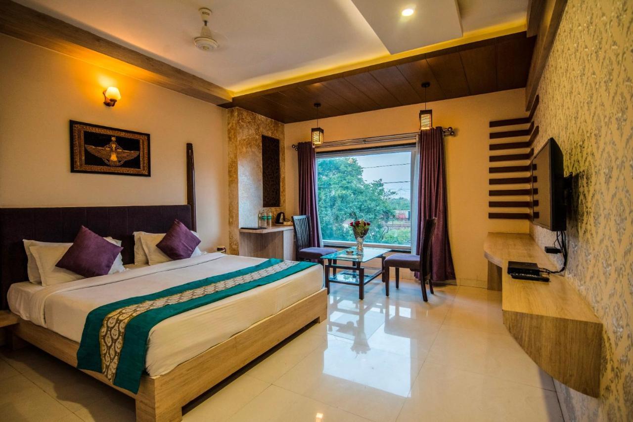 Hotel Signetic Blue Bhopal Exterior foto